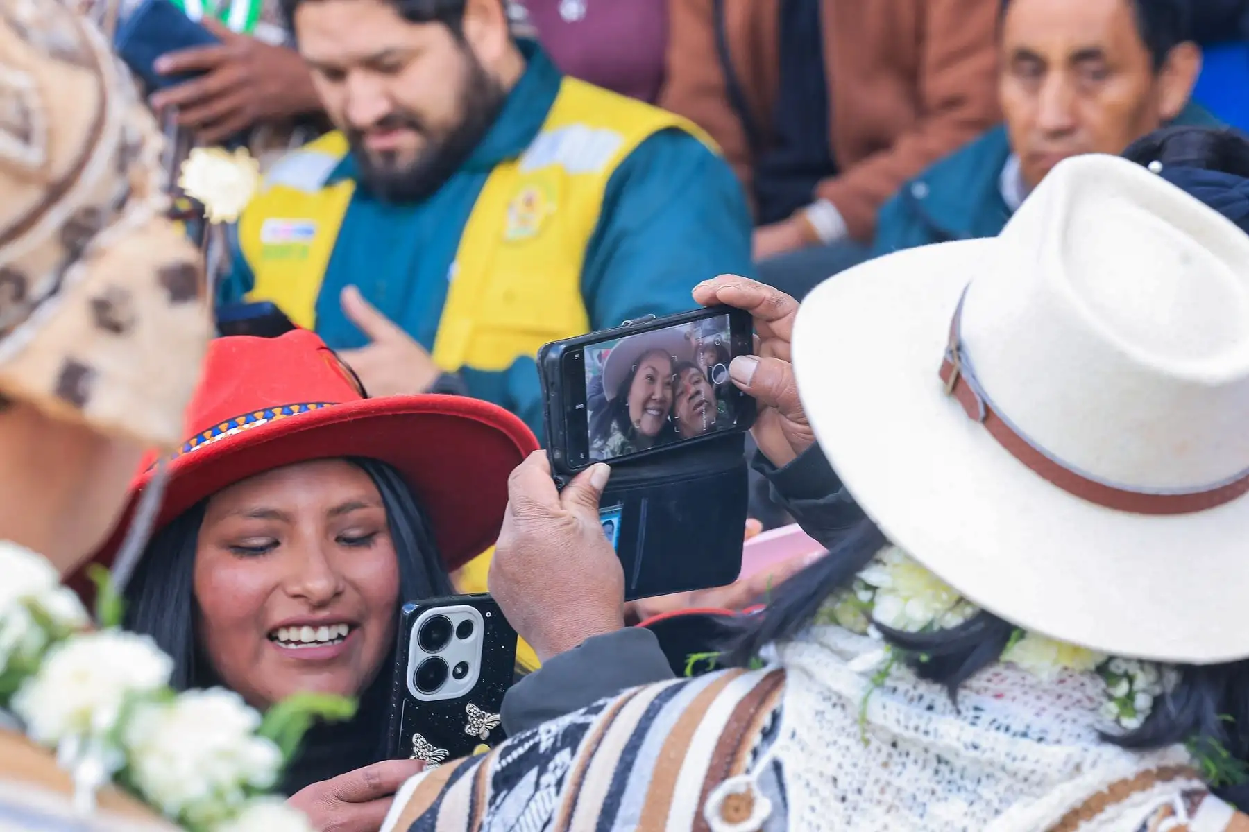 Presidenta Keiko Fujimori participa en entrega de títulos de propiedad, insumos y maquinaria para productores de Puno. Foto: ANDINA/Prensa Presidencia
