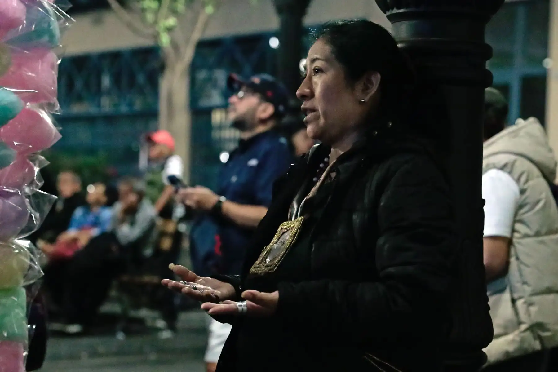 El fervor religioso se sintió hasta altas horas de la noche en el centro histórico de Lima, en donde decenas de fieles acudieron a una procesión en honor a Santa Rosa de Lima por su día. El recorrido procesional con la imagen de Santa Rosa se desplegó por el jirón Callao, culminando en la iglesia de Santo Domingo. Foto: ANDINA/Daniel Bracamonte