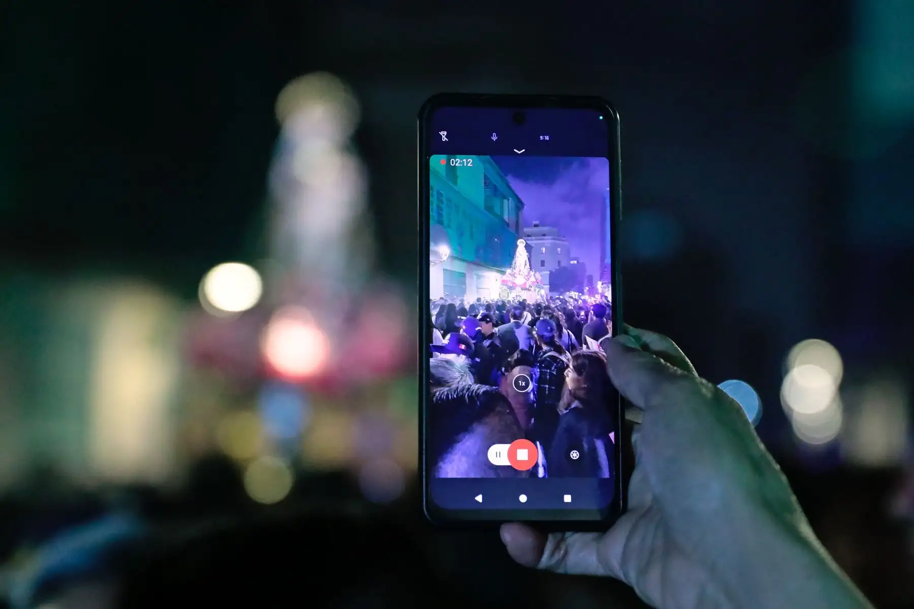 El fervor religioso se sintió hasta altas horas de la noche en el centro histórico de Lima, en donde decenas de fieles acudieron a una procesión en honor a Santa Rosa de Lima por su día. El recorrido procesional con la imagen de Santa Rosa se desplegó por el jirón Callao, culminando en la iglesia de Santo Domingo. Foto: ANDINA/Daniel Bracamonte