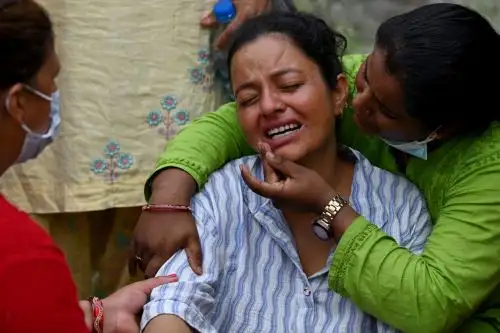 Devastador alud en Nepal deja 903 muertos y 4.247 desaparecidos