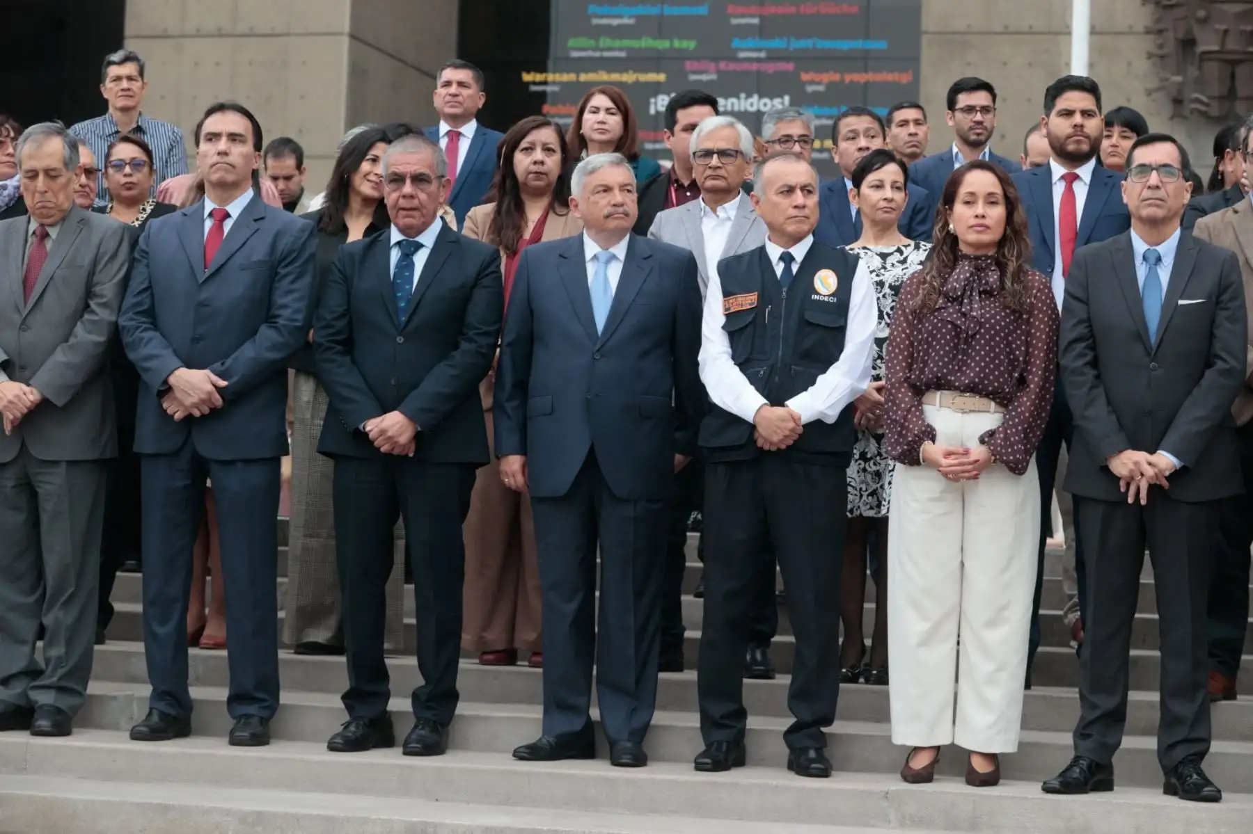 El ministro de Cultura, Alberto Beingolea, participa en el izamiento del Pabellón Nacional  en la explanada del Ministerio de Cultura.  Foto: ANDINA/ Vidal Tarqui