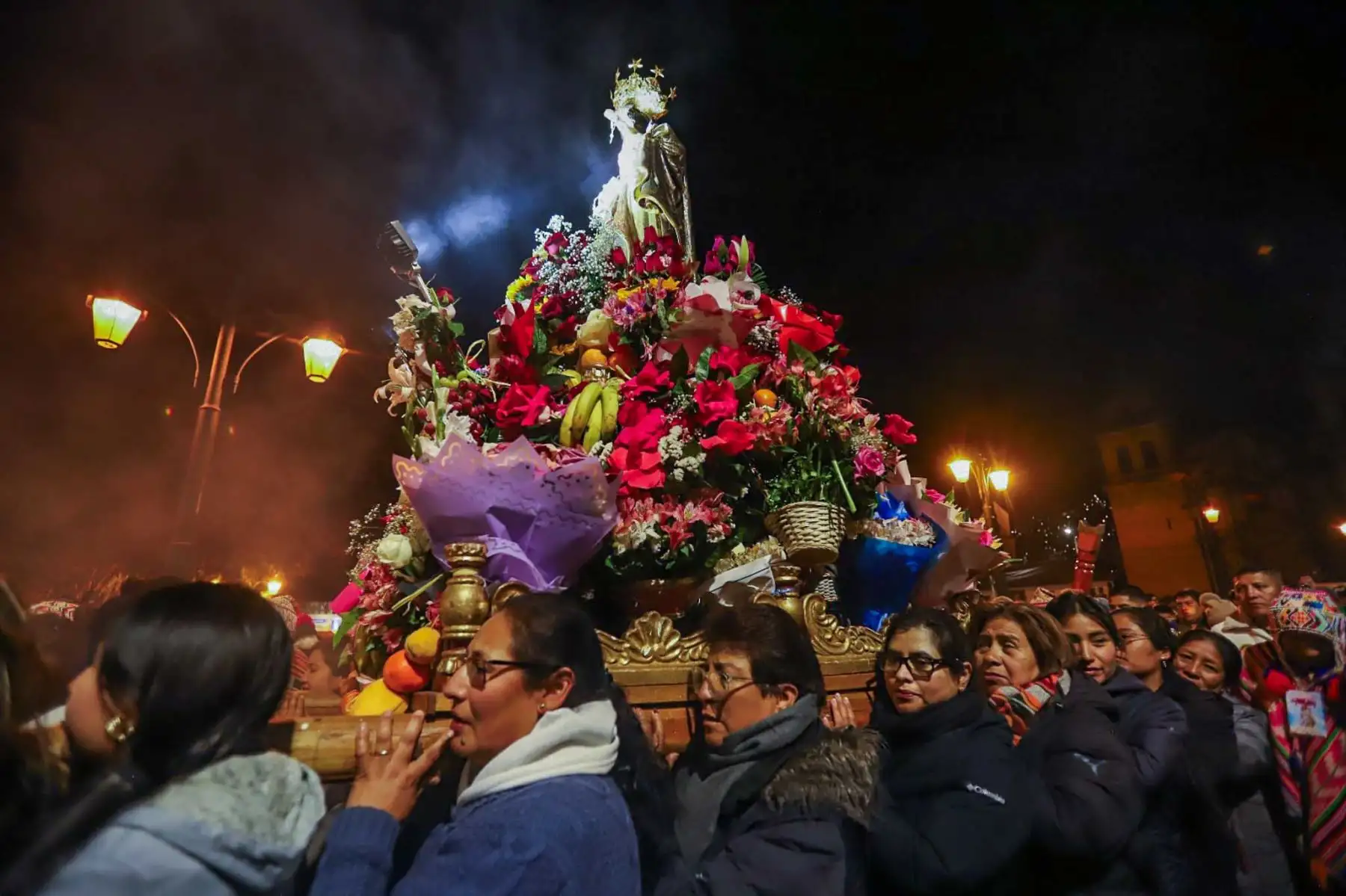 Mujeres de distintas edades protagonizaron la tradicional expresión de fe y devoción a la “Mamá Nati”. Foto: ANDINA/ Percy Hurtado