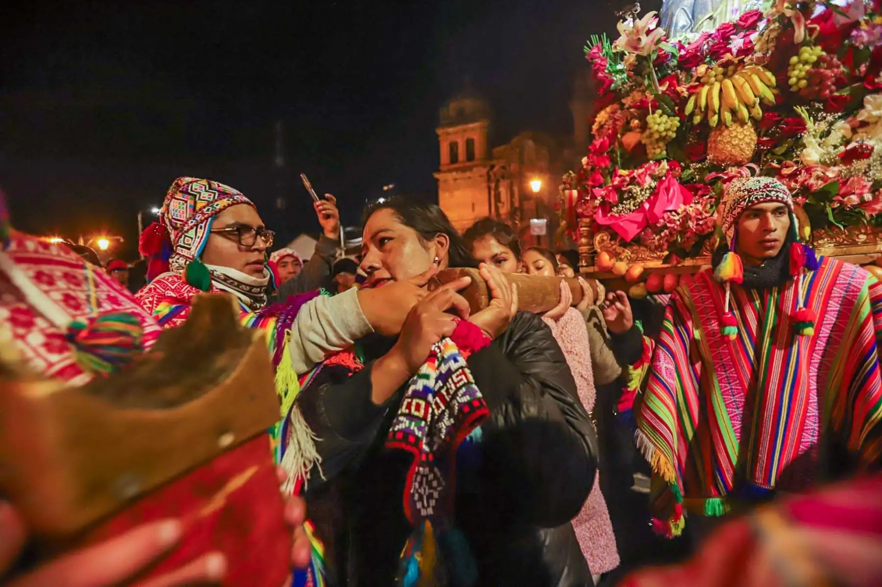 La imagen de la Virgen de La Almudena recorrió el centro histórico del Cusco durante la madrugada. Foto: ANDINA/ Percy Hurtado