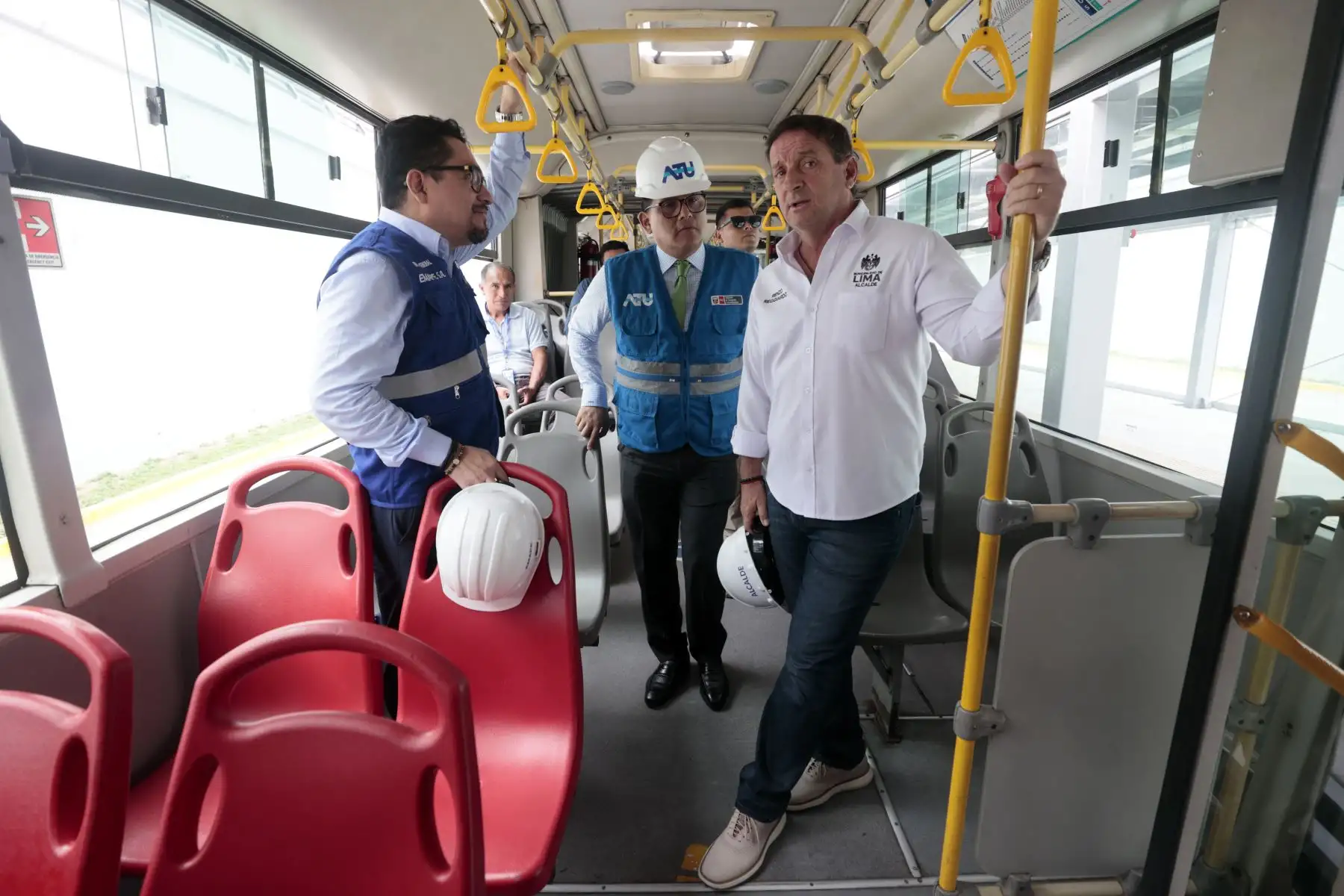 Renzo Reggiardo alcalde de Lima informan en conjunto con el presidente de la ATU, David Hernández, y el gerente general de EMAPE, Edgar Lara durante una visita de inspección que efectuó en la megaobra. La Vía Expresa Grau. Foto: ANDINA/Vidal Tarqui