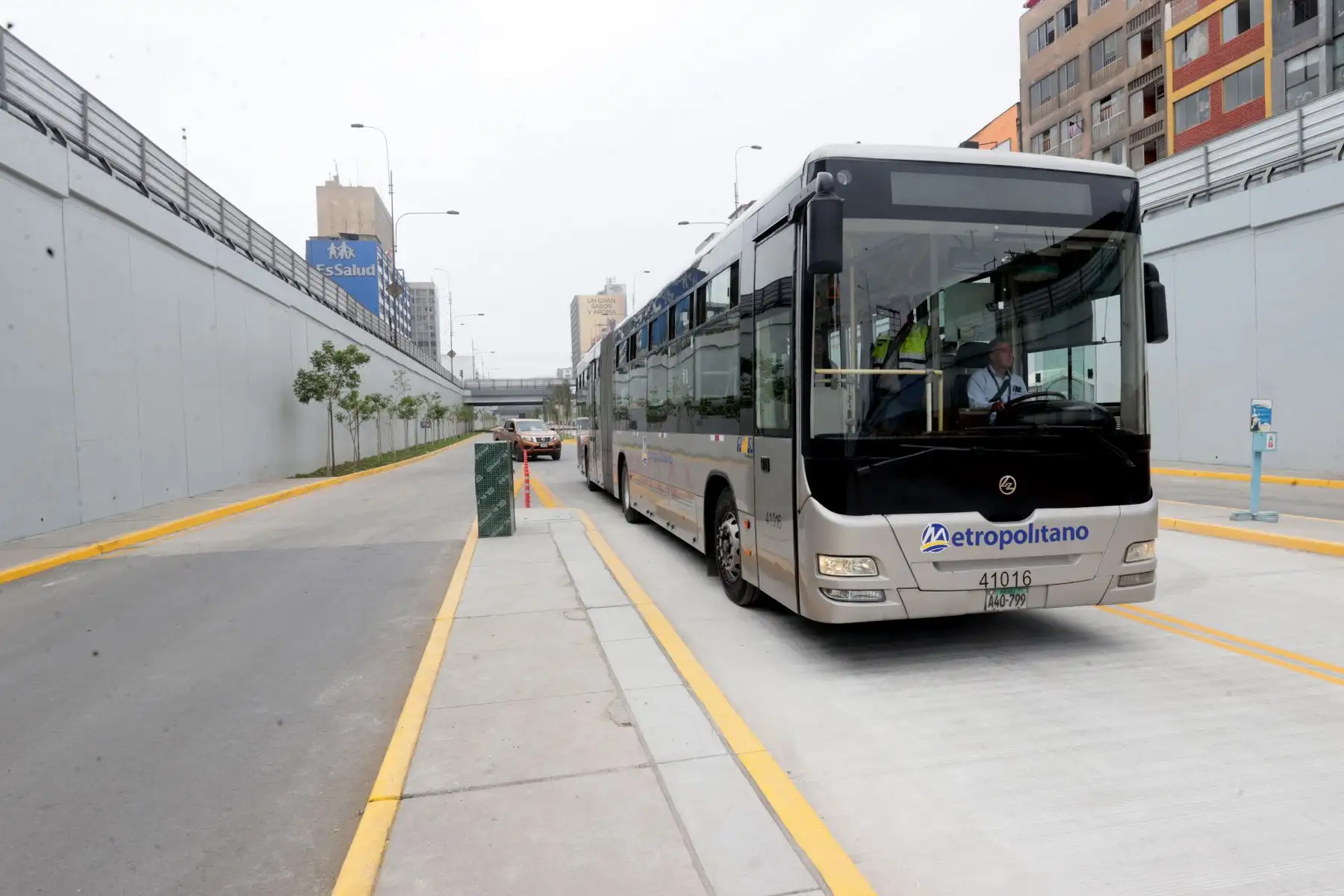Las pruebas permiten verificar las condiciones de circulación de los buses en el corredor de la Vía Expresa Grau, antes de su operación progresiva con usuarios. Foto: ANDINA/Vidal Tarqui.