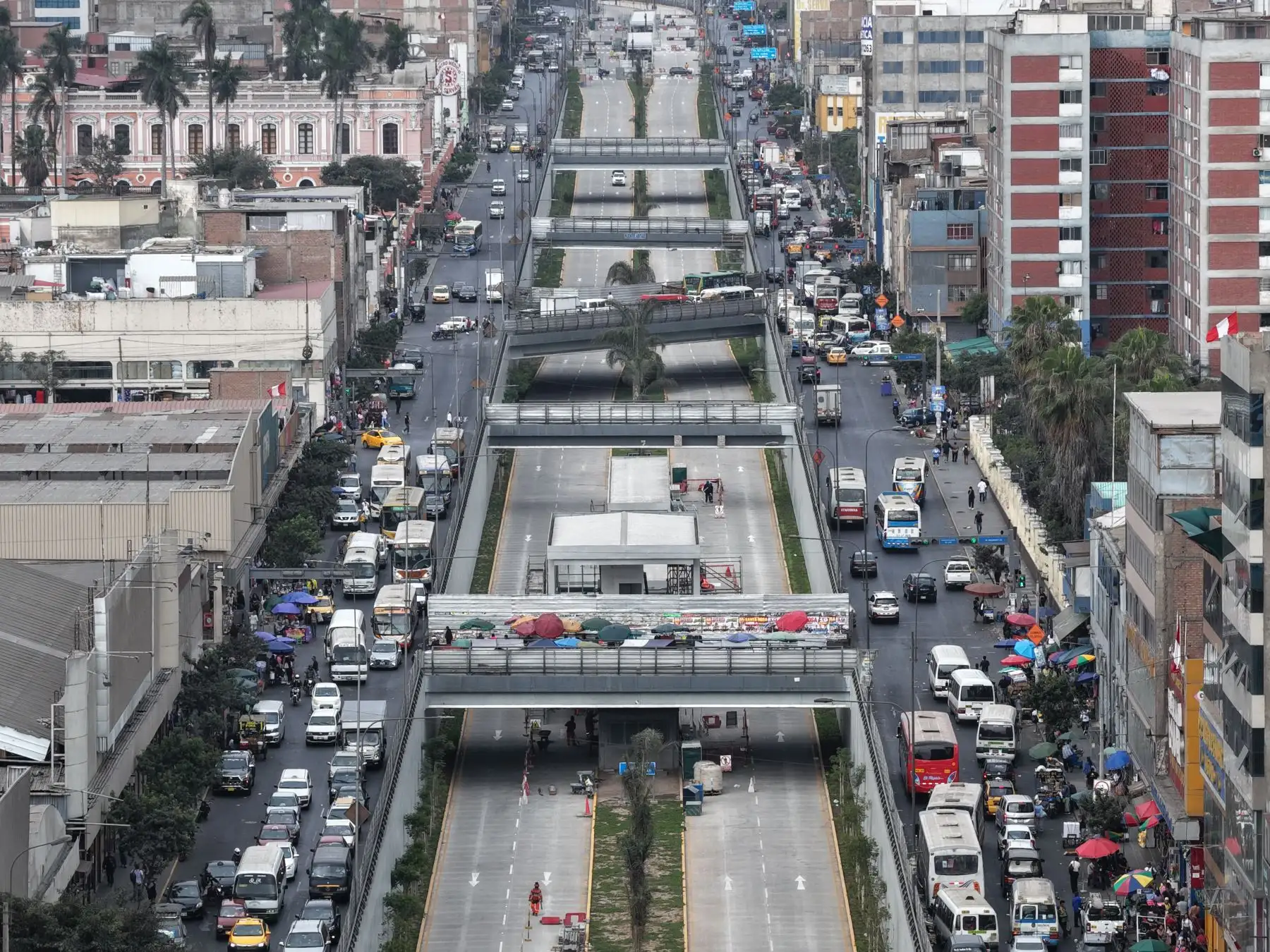 El nuevo corredor del Metropolitano en la avenida Grau parte desde la plaza Grau, a la altura de la Estación Central, y forma parte del proyecto de integración con otros sistemas de transporte urbano. Foto: ANDINA/Daniel Bracamonte