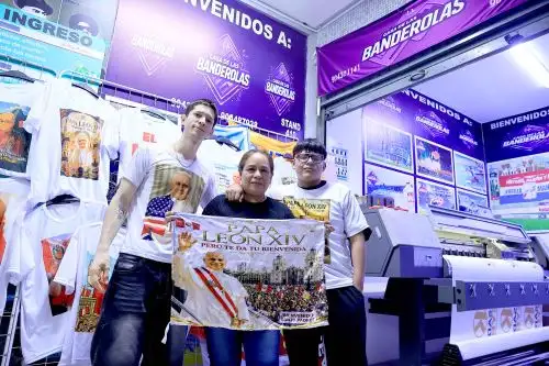 Gamarra y la moda de los “Papapolos”: fe e identidad peruana inspiran polos por llegada del papa León XIV