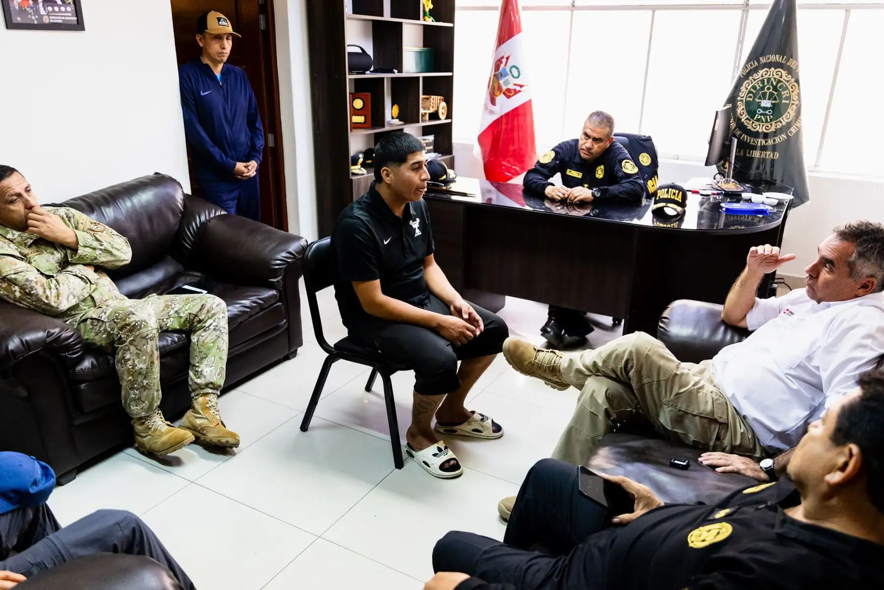 El titular del Ministerio de Defensa destacó la labor de la Policía Nacional en las operaciones que permitieron la liberación del ciudadano secuestrado. Foto: ANDINA/Ministerio de Defensa.