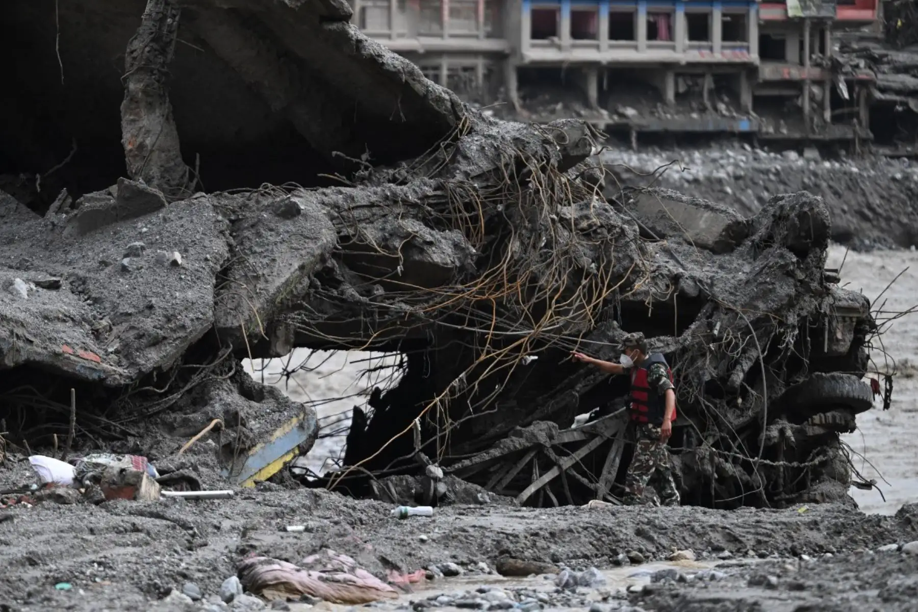 Casi 4.500 personas siguen desaparecidas en Nepal y en la región autónoma china del Tíbet, seis días después del gigantesco alud que arrasó la región tras el derrumbe de un glaciar. Foto: AFP