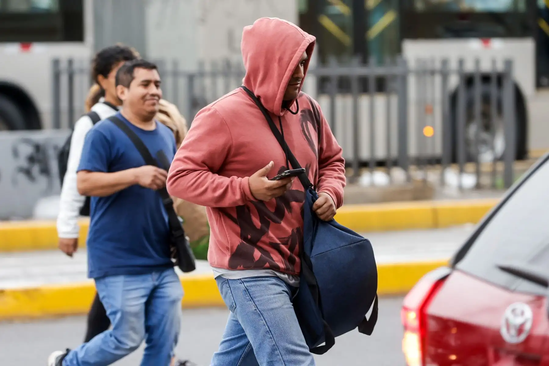 Lima amaneció con cielo nublado y llovizna ligera. Según el pronóstico del Senamhi para hoy, martes 1 de setiembre, se prevé cielo cubierto por la mañana, con variación a nubes dispersas hacia la tarde y cielo nublado parcial al atardecer. Foto: ANDINA/Luis Iparraguirre.