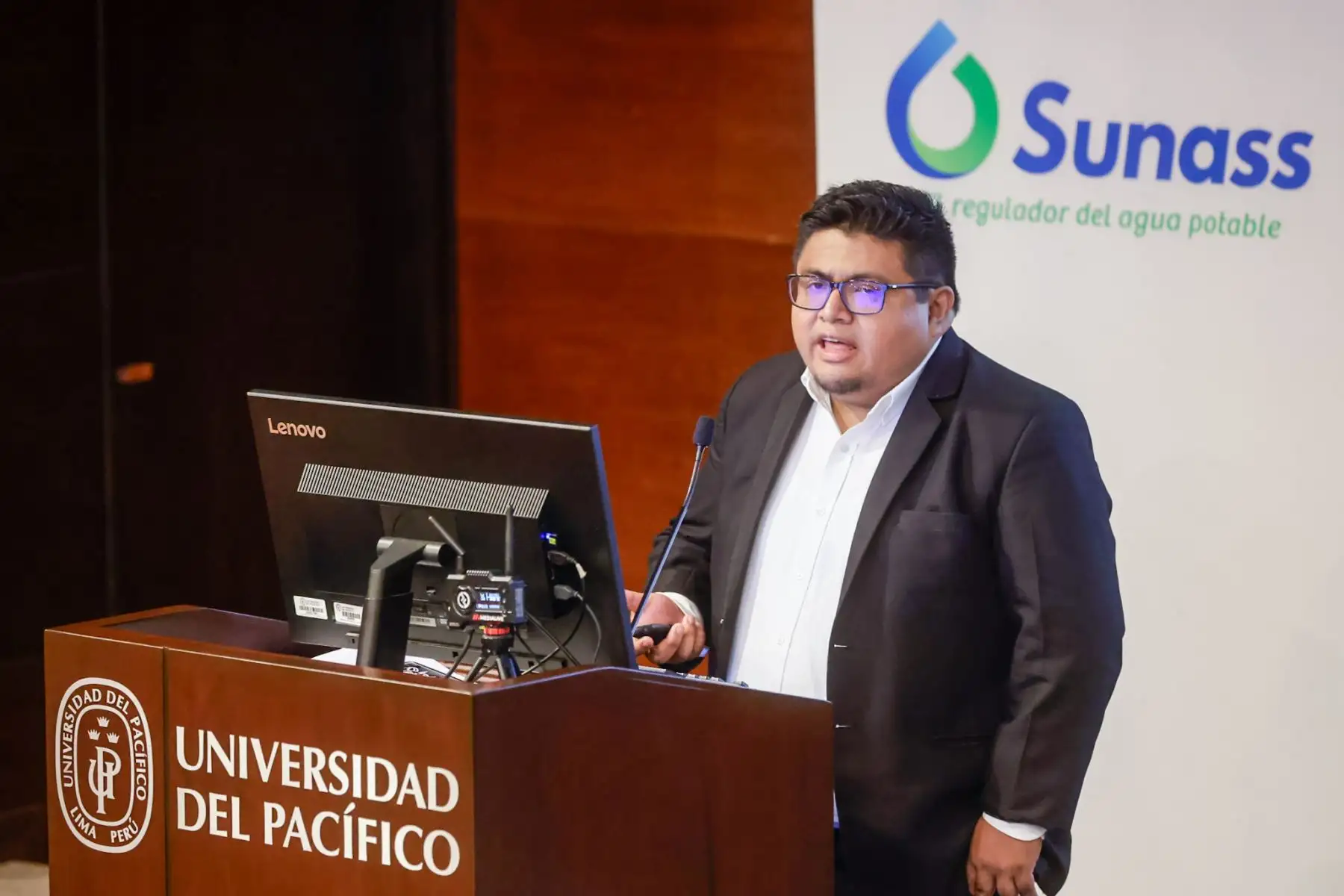 Durante la presentación, se destacó que contar con agua potable reduce en 36.8 puntos porcentuales la probabilidad de que un hogar sea considerado pobre multidimensional. Foto: ANDINA/Luis Iparraguirre.