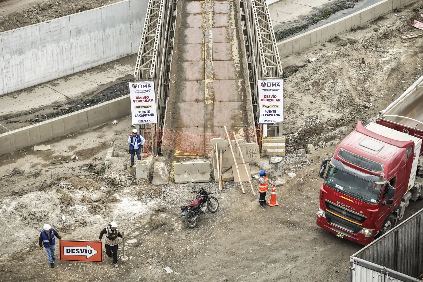 Durante la ejecución de las obras, EMAPE implementó un plan de desvío vehicular para mantener la circulación de los vehículos mientras permanezca cerrado el puente Bailey. Foto: ANDINA/Jhonel Rodríguez Robles