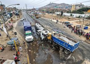 Puente Piedra: tránsito en Panamericana Norte sigue restringido por choque múltiple. Foto: ANDINA/Bryan Reyna.