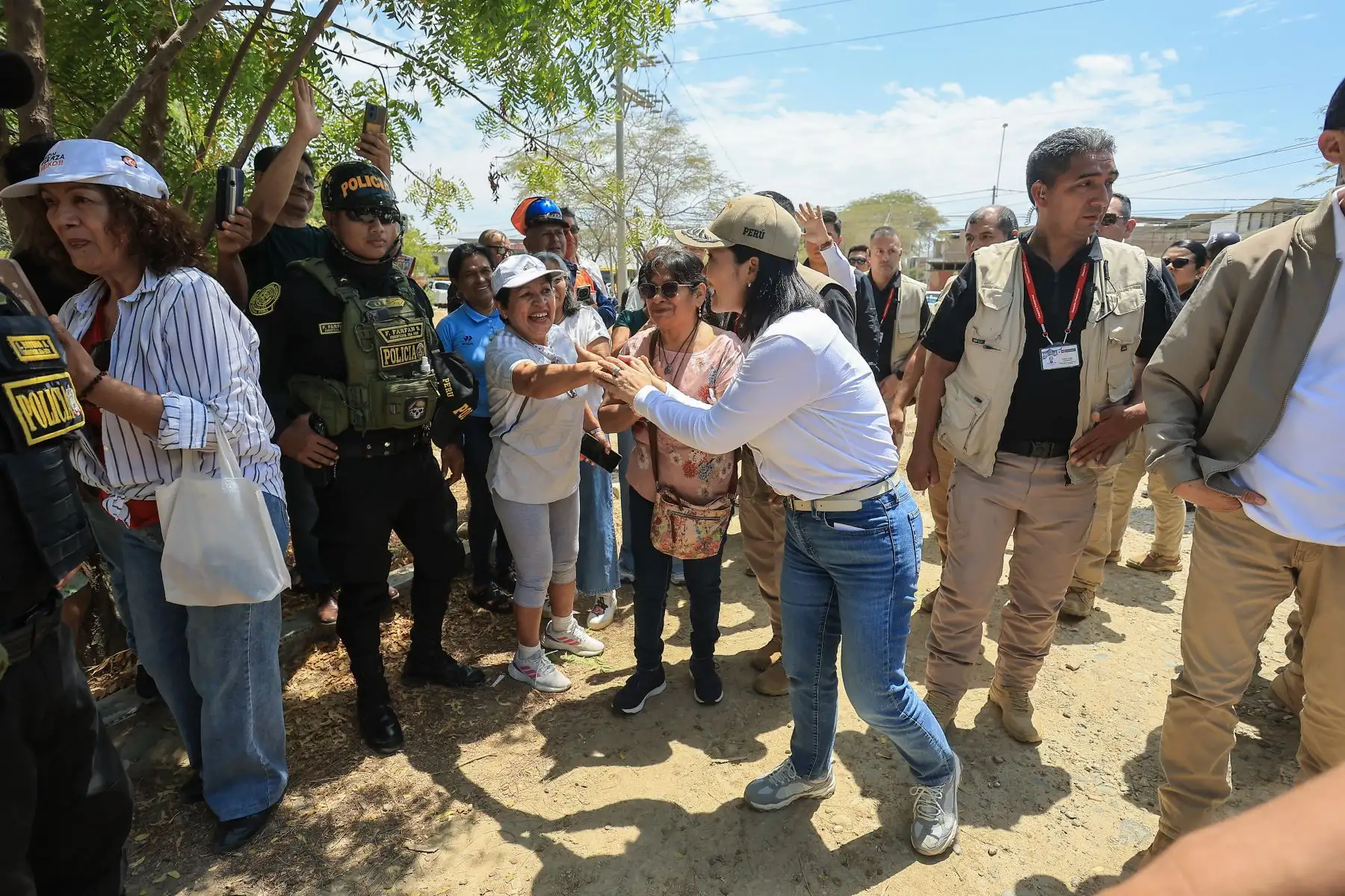 En Piura, la mandataria lideró la entrega de motobombas a municipalidades provinciales y distritales y realizó visita inopinada a una comisaría Foto: ANDINA/Prensa Presidencia