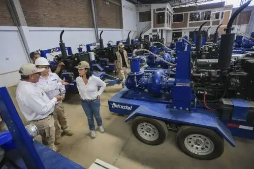 En Piura, la mandataria lideró la entrega de motobombas a municipalidades provinciales y distritales y realizó visita inopinada a una comisaría