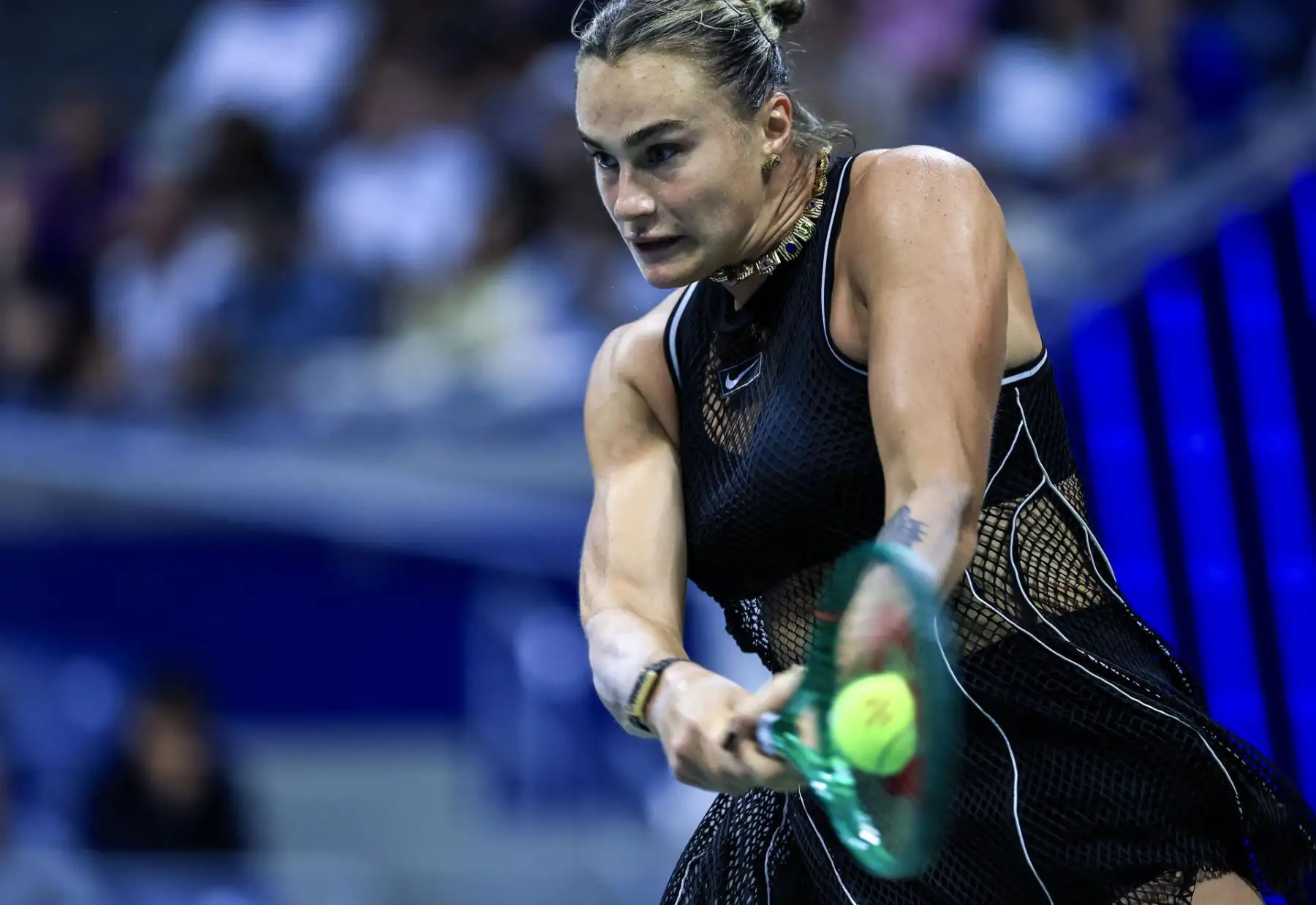Aryna Sabalenka, de Bielorrusia, en acción contra Polina Iatcenko, de Rusia, durante su partido de segunda ronda de individuales femeninos en el Abierto de Estados Unidos de tenis en Flushing Meadows, Nueva York, EE. UU., el 2 de septiembre de 2026. (Tenis, Bielorrusia, Rusia, Nueva York)
 Foto: EFE