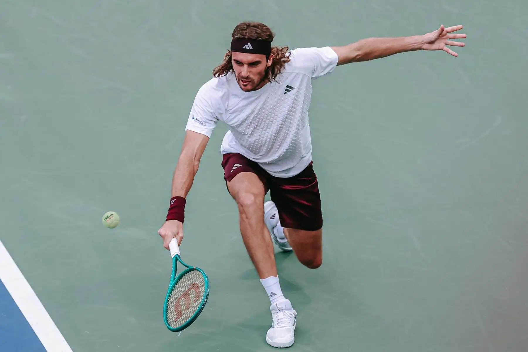 El griego Stefanos Tsitsipas en acción contra el sudafricano Lloyd Harris durante la segunda ronda del Abierto de Estados Unidos de tenis en el USTA Billie Jean King National Tennis Center de Flushing Meadows, Nueva York, EE. UU., el 2 de septiembre de 2026. (Tenis, Grecia, Sudáfrica, Nueva York)
 Foto: EFE