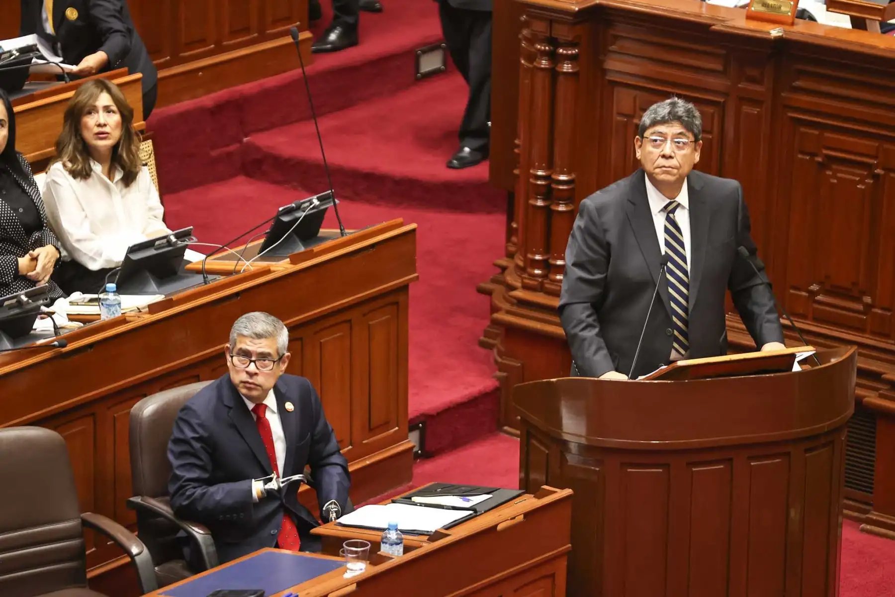 Ministro de Economía y Finanzas, Elmer Cuba, sustenta los proyectos de ley de presupuesto, endeudamiento y equilibrio financiero del sector público para el año fiscal 2027. Foto: ANDINA/ Juan Carlos Guzmán