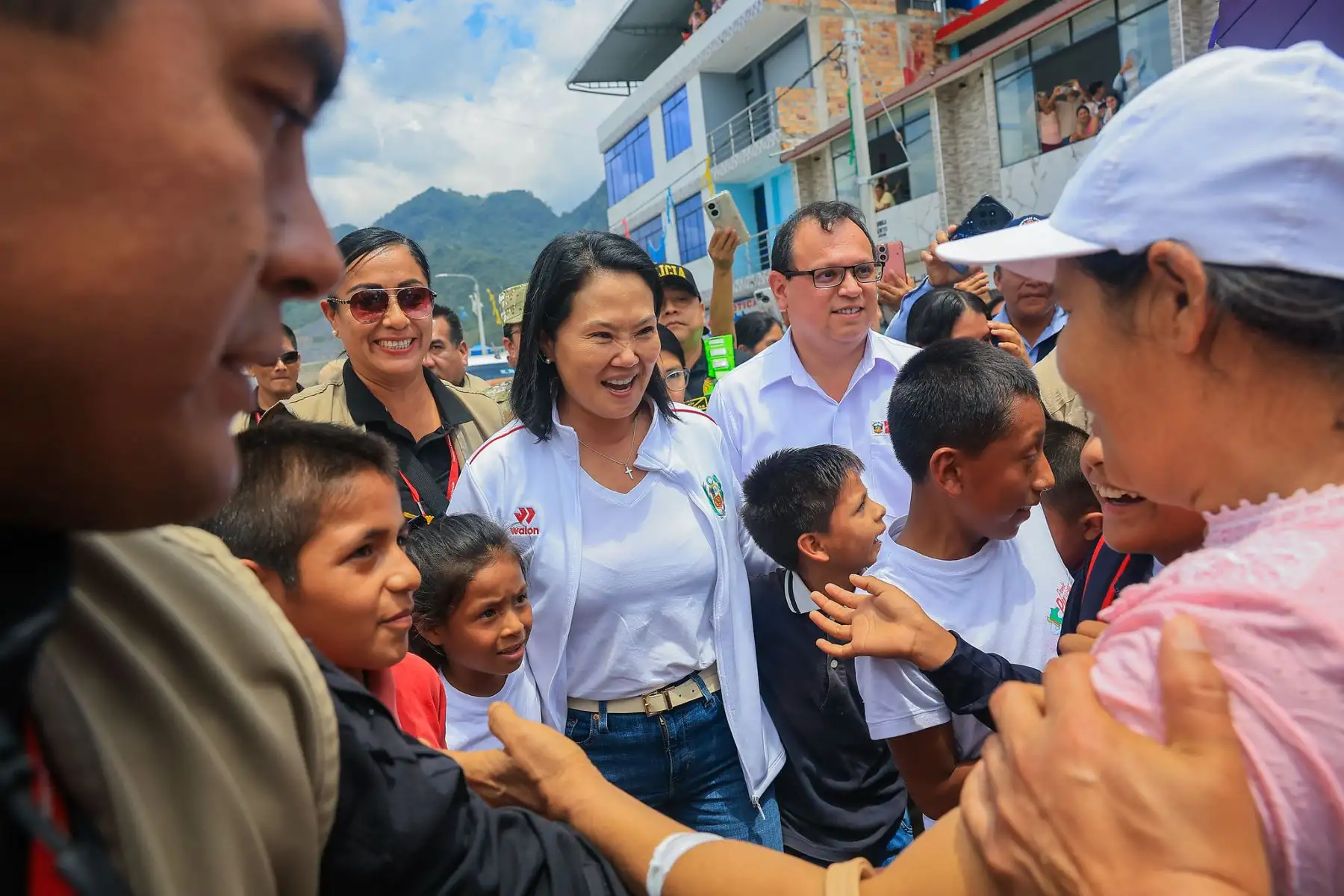 En Rioja, región San Martín, la presidenta Keiko Fujimori participó en la entrega de contratos para la compra de 2,364 toneladas de arroz a 200 pequeños productores y de 8,000 títulos de propiedad rural, como parte de las acciones para fortalecer el desarrollo agrario y la seguridad jurídica. Foto: ANDINA/Presidencia.