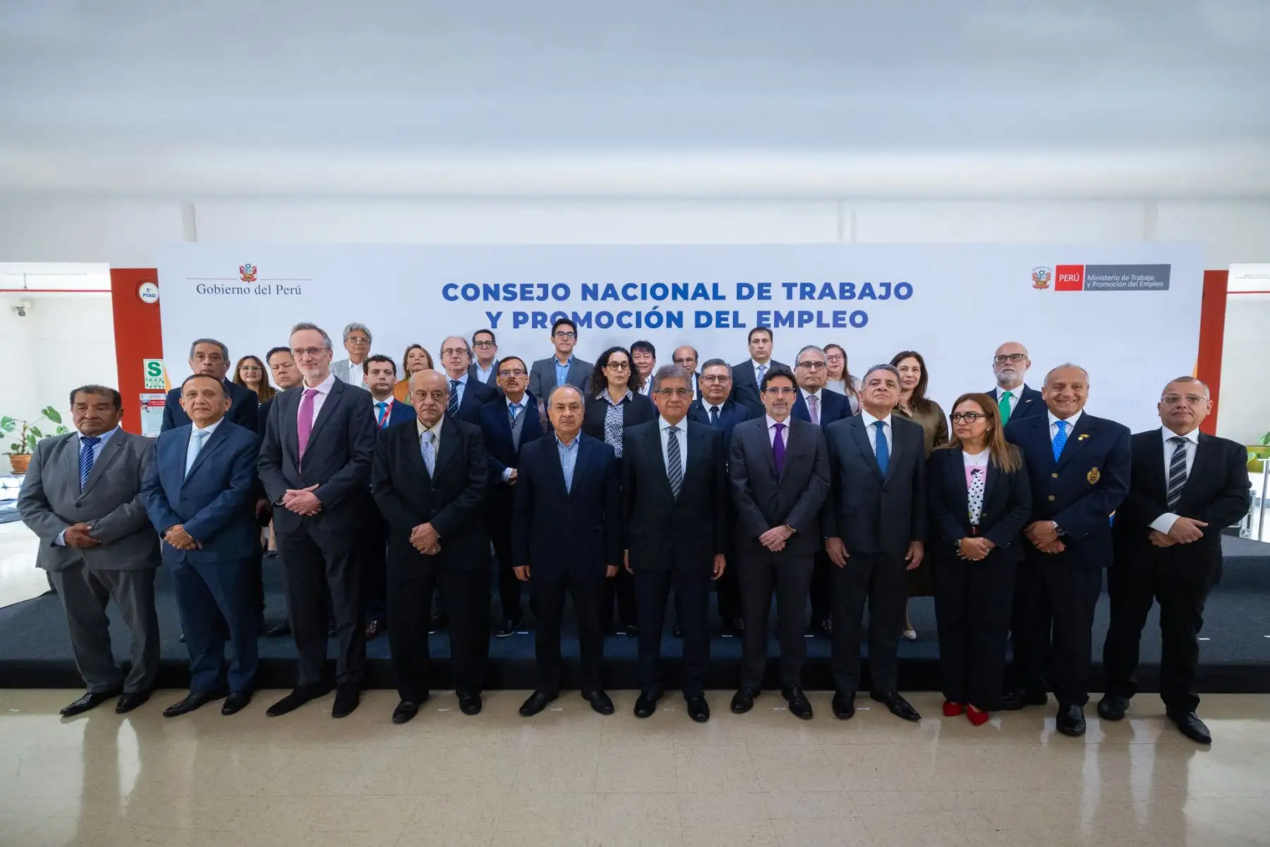 La sesión contó con la participación de centrales sindicales, gremios empresariales y representantes del Gobierno, como parte de una nueva etapa de diálogo social. Foto: ANDINA/Difusión.