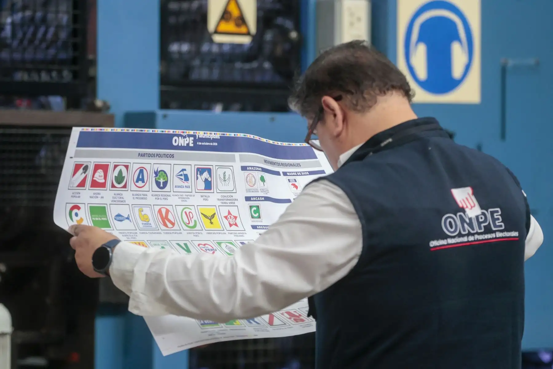 La Oficina Nacional de Procesos Electorales (ONPE) presentó a los medios de comunicación la prueba de color e impresión de las cédulas de sufragio de las Elecciones Regionales y Municipales 2026. Foto: ANDINA/ Vidal Tarqui