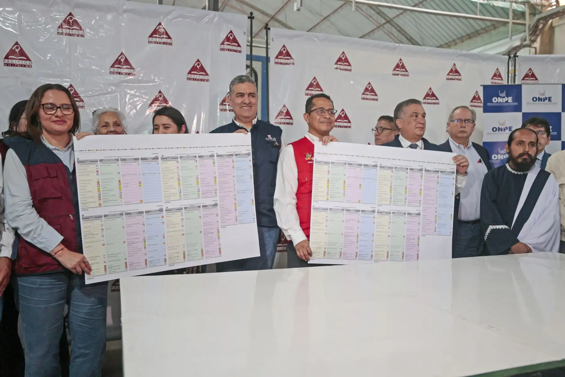 La Oficina Nacional de Procesos Electorales (ONPE) presentó a los medios de comunicación la prueba de color e impresión de las cédulas de sufragio de las Elecciones Regionales y Municipales 2026. Foto: ANDINA/ Vidal Tarqui