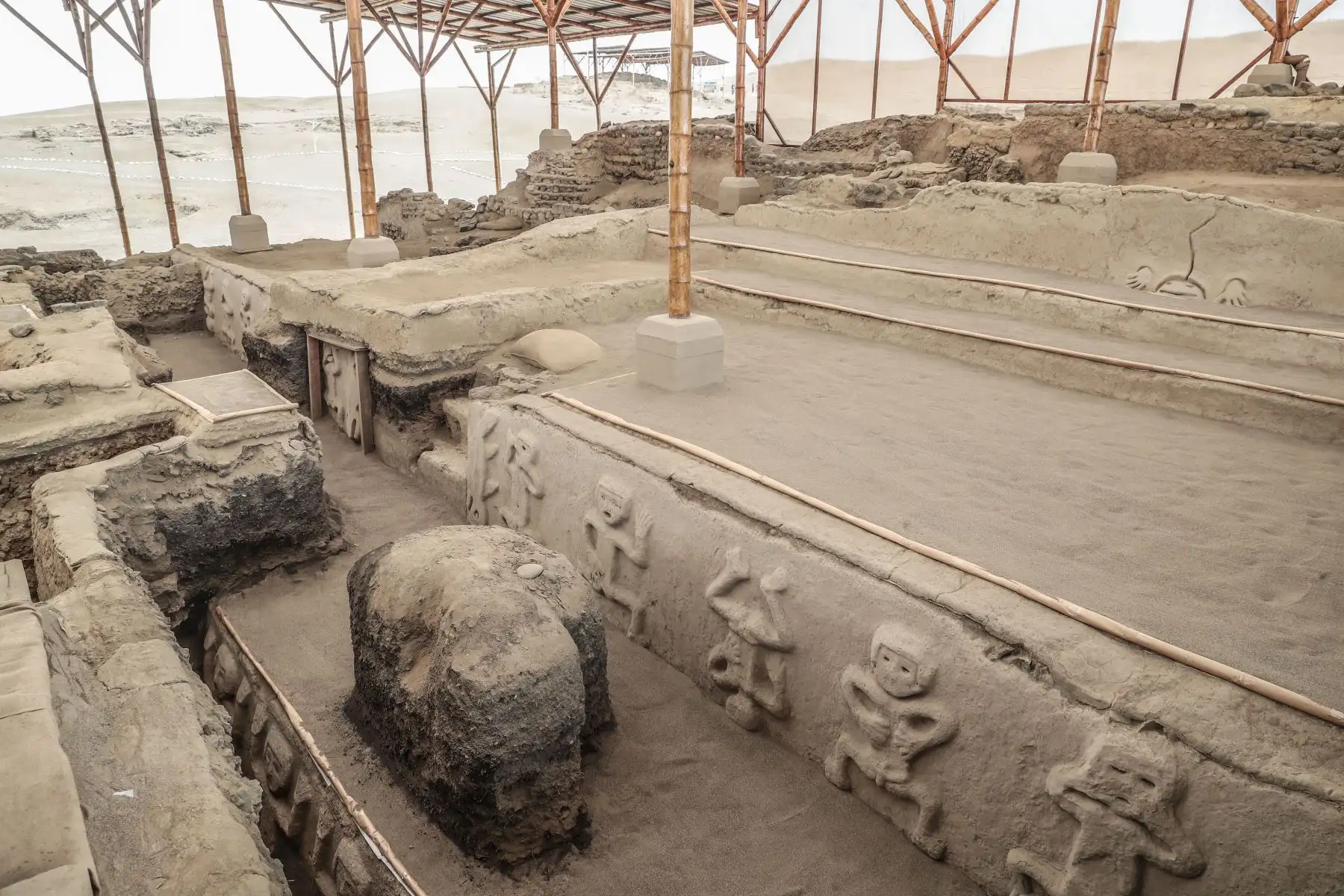 El sábado 5 de setiembre se realizó el Vichama Raymi 2026, para conmemorar el 19 aniversario del inicio de investigaciones en el Sitio Arqueológico Vichama. El programa incluía visitas guiadas al complejo, simulaciones en realidad virtual, talleres de manualidades y un nutrido programa cultural y artístico, además de la exposición de los mejores trabajos a mano de artesanos oriundos de Végueta. Foto: ANDINA/Daniel Bracamonte