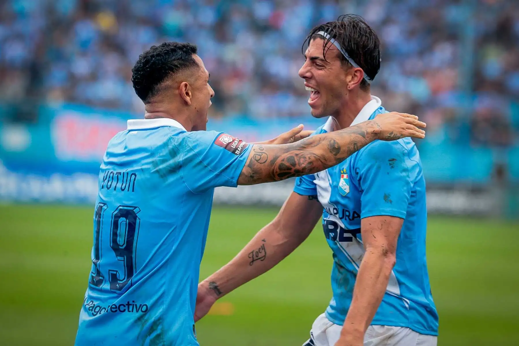 El mediocampista de Sporting Cristal, Yoshimar Yotún, celebra uno de sus dos goles ante Chankas CYC, por la octava jornada del Torneo Clausura de la Liga 1. Foto: ANDINA/ Vidal Tarqui