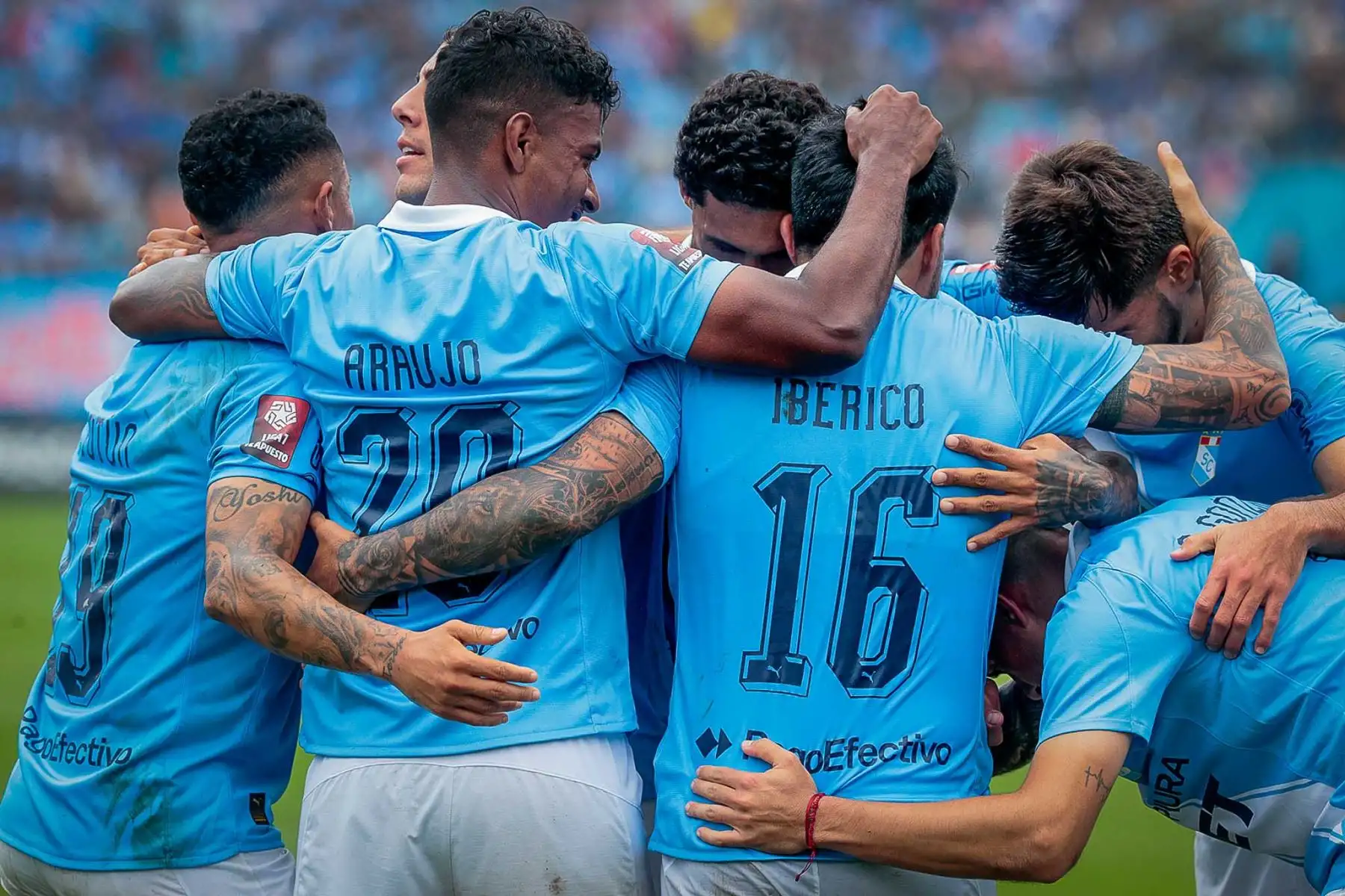 El mediocampista de Sporting Cristal, Yoshimar Yotún, celebra uno de sus dos goles ante Chankas CYC, por la octava jornada del Torneo Clausura de la Liga 1. Foto: ANDINA/ Vidal Tarqui