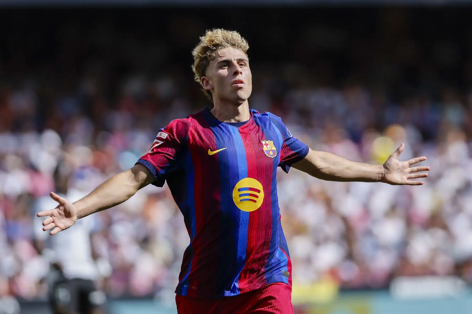 El jugador del Barcelona Fermín López celebra su gol contra el Valencia, durante el partido de la jornada 4 de LaLiga entre Valencia y Barcelona, este domingo en el estadio de Mestalla. Foto: EFE