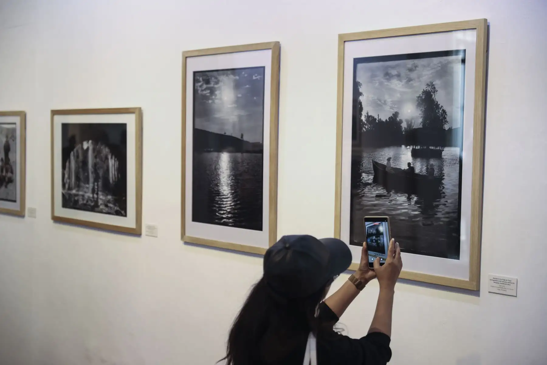 La exposición “Chambi. Historia, oficio, archivo y legado” culminó hoy en el Centro Cultural Inca Garcilaso, luego de presentar cerca de 200 fotografías, muchas de ellas inéditas, que recorren la trayectoria del reconocido fotógrafo puneño. Foto: ANDINA/ Jhonel Rodríguez