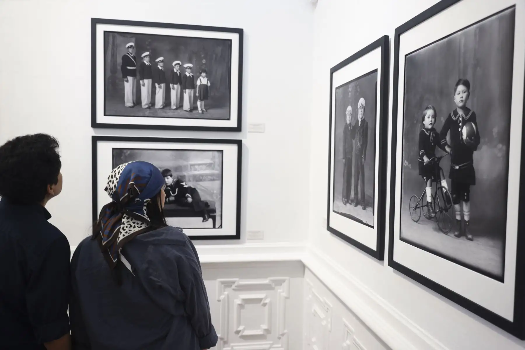 La exposición “Chambi. Historia, oficio, archivo y legado” culminó hoy en el Centro Cultural Inca Garcilaso, luego de presentar cerca de 200 fotografías, muchas de ellas inéditas, que recorren la trayectoria del reconocido fotógrafo puneño. Foto: ANDINA/ Jhonel Rodríguez
