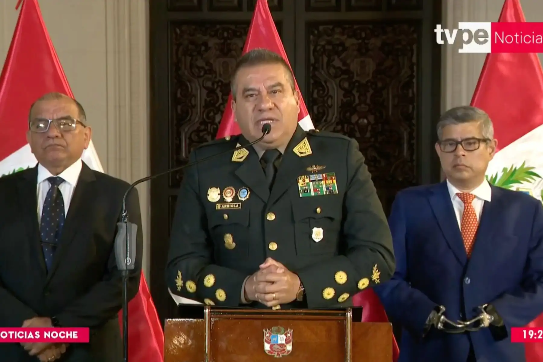 Óscar Arriola anuncia que deja comandancia general de la PNP