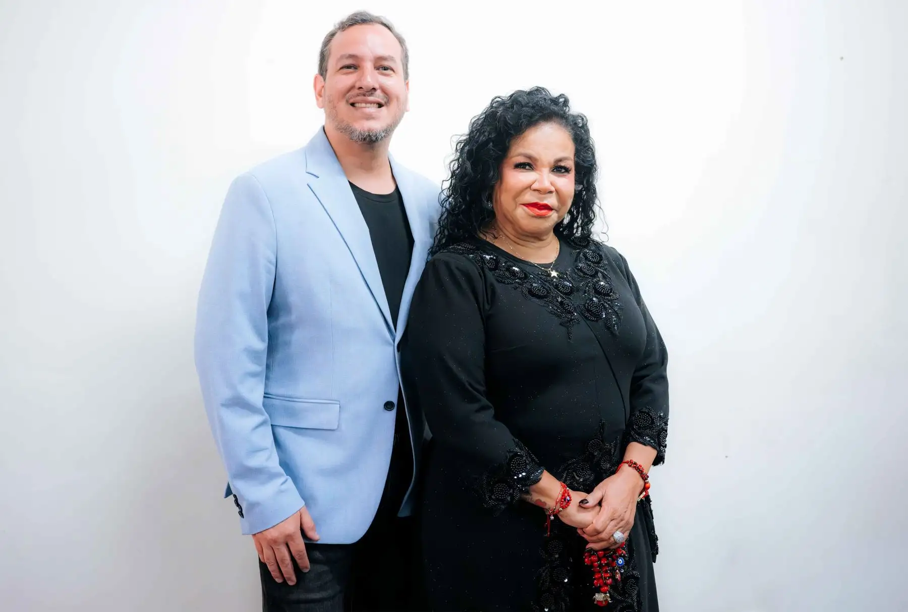 Eva Ayllón y Lita Pezo unen sus voces a Javier Arias en "El Reencuentro"