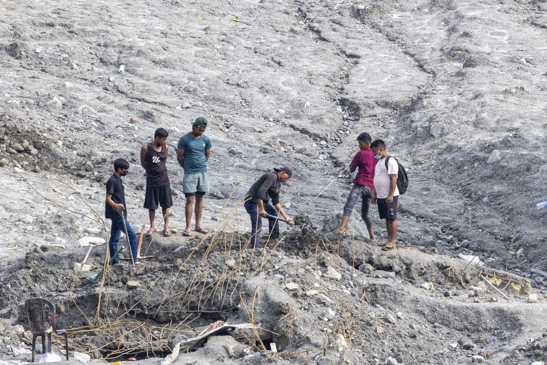 Devastación causada por las inundaciones en Devighat, en el distrito de Nuwakot. Nepal cumple una jornada de luto nacional por una tragedia que deja 1.355 fallecidos y cerca de 5.000 desaparecidos. . Foto: EFE
