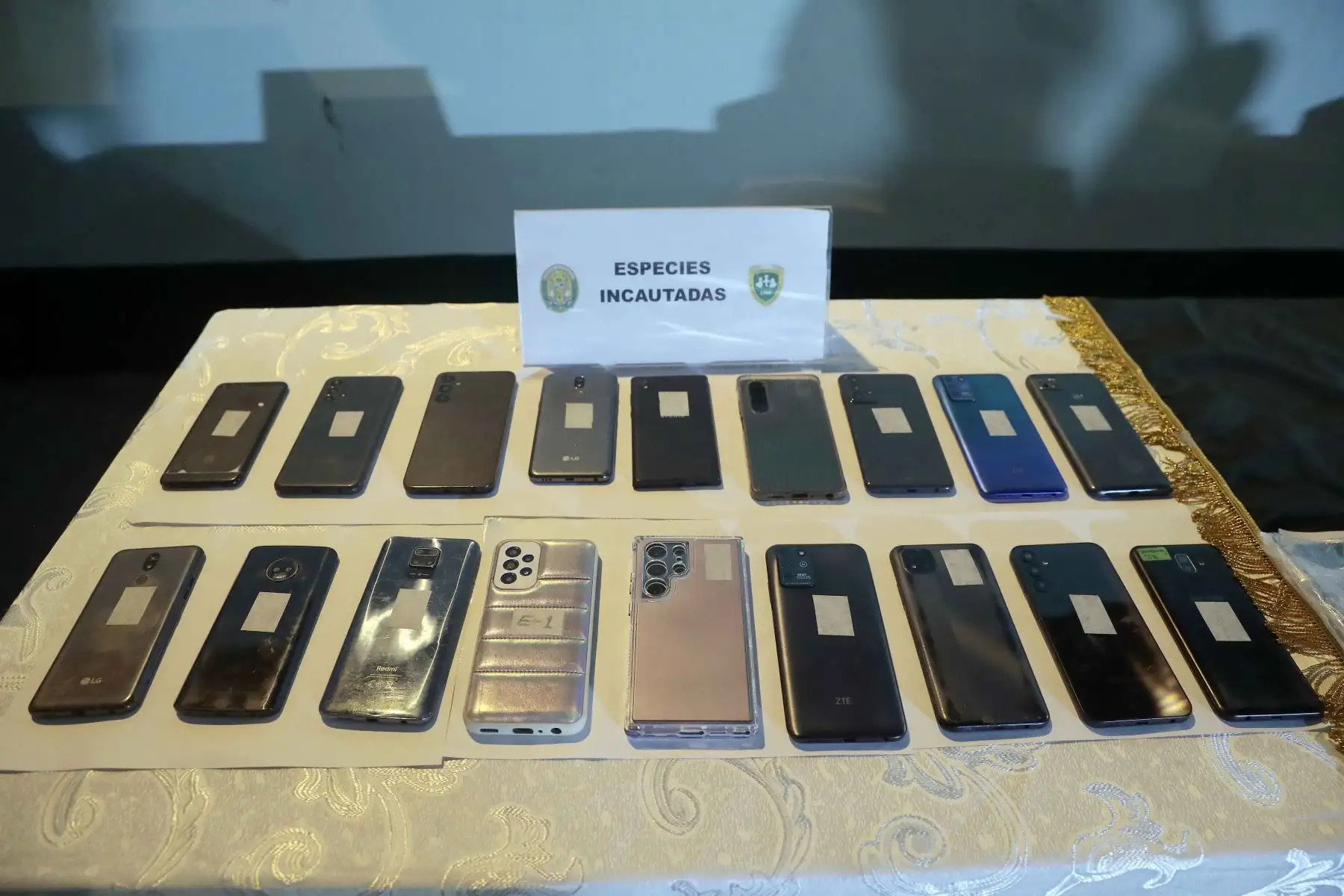 El ministro de Interior, César Astudillo, participó en la presentación de material incautado a bandas delincuenciales tales como armas de fuego y municiones, celulares, estupefacientes y motocicletas, entre otros, desde la Comisaría de Santa Anita el 7 de setiembre de 2026. Foto: ANDINA/Daniel Bracamonte