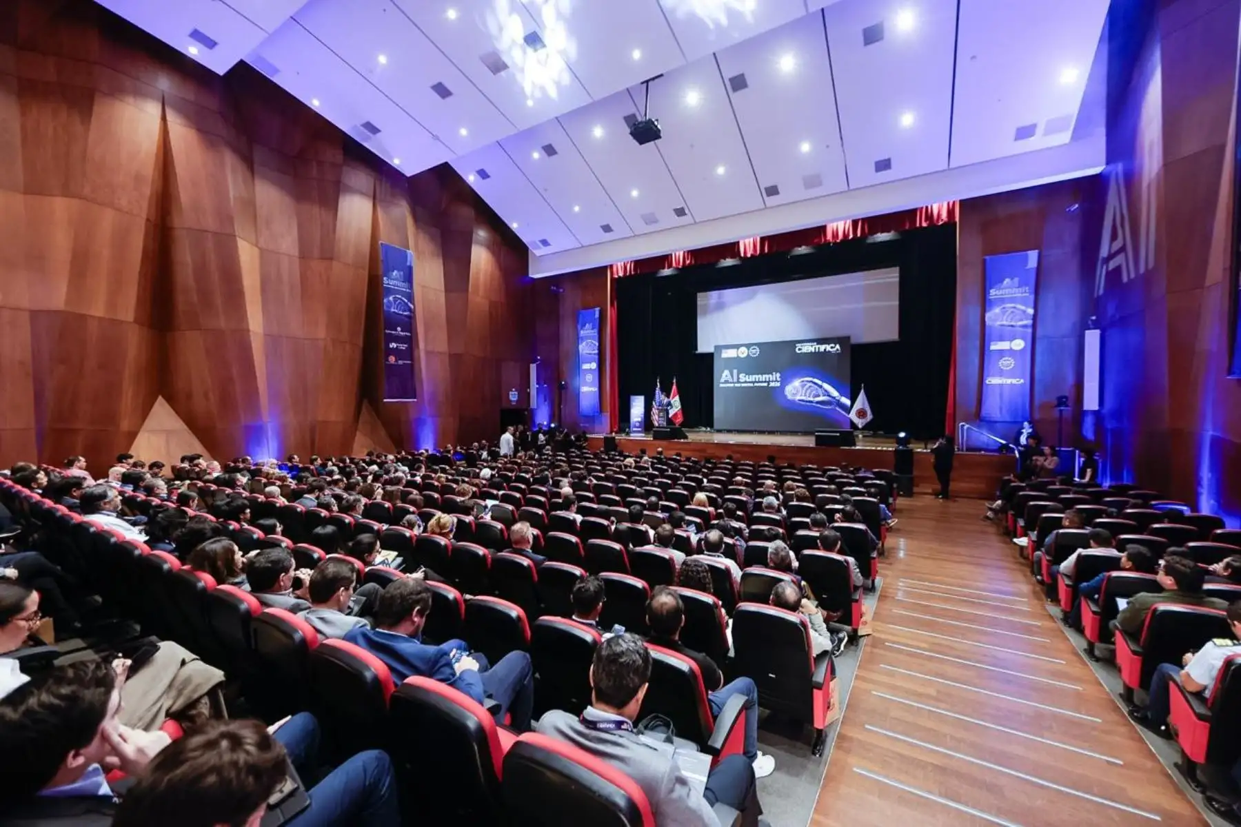 El AI Summit 2026 congregó en San Isidro a autoridades, especialistas e invitados para abordar el presente y futuro de la inteligencia artificial en el Perú. Foto: ANDINA/Luis Iparraguirre