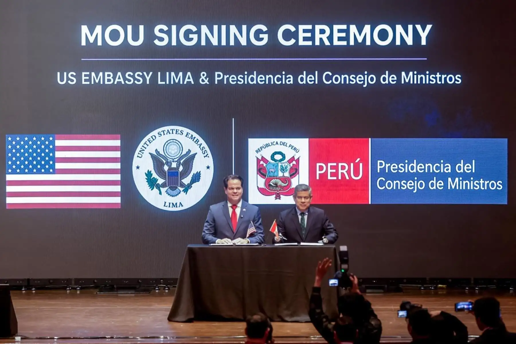 La ceremonia de firma del memorándum de entendimiento sobre inteligencia artificial se realizó entre la Embajada de Estados Unidos en Lima y la Presidencia del Consejo de Ministros. Foto: ANDINA/Luis Iparraguirre.