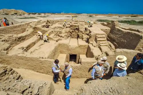 Extraordinario hallazgo en Chan Chan: descubren plataforma funeraria con restos de 38 individuos de alto estatus