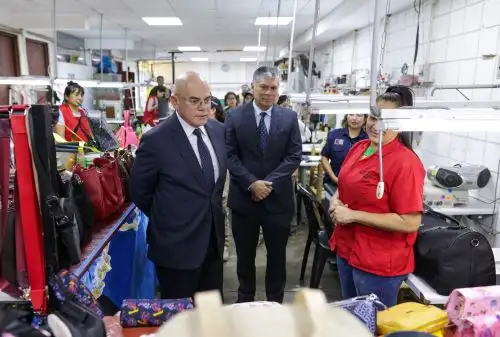 Ministro Álvarez supervisó talleres productivos en el penal de Mujeres de Chorrillos Foto: ANDINA/Difusión