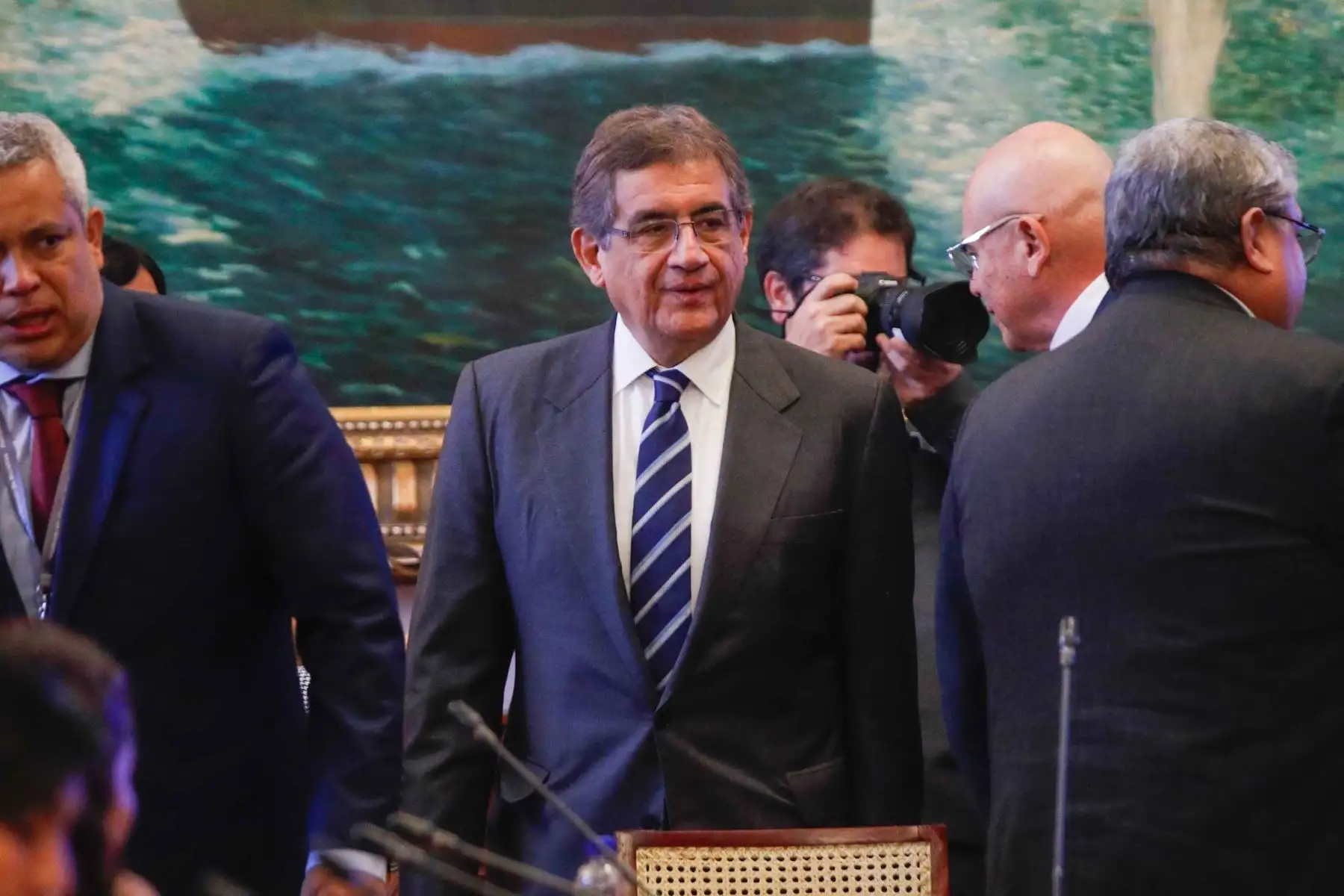 Jefe del Gabinete, Luis Galarreta, sustenta ante la Comisión de Constitución el pedido de facultades legislativas del Ejecutivo. Foto: ANDINA/Ricardo Cuba