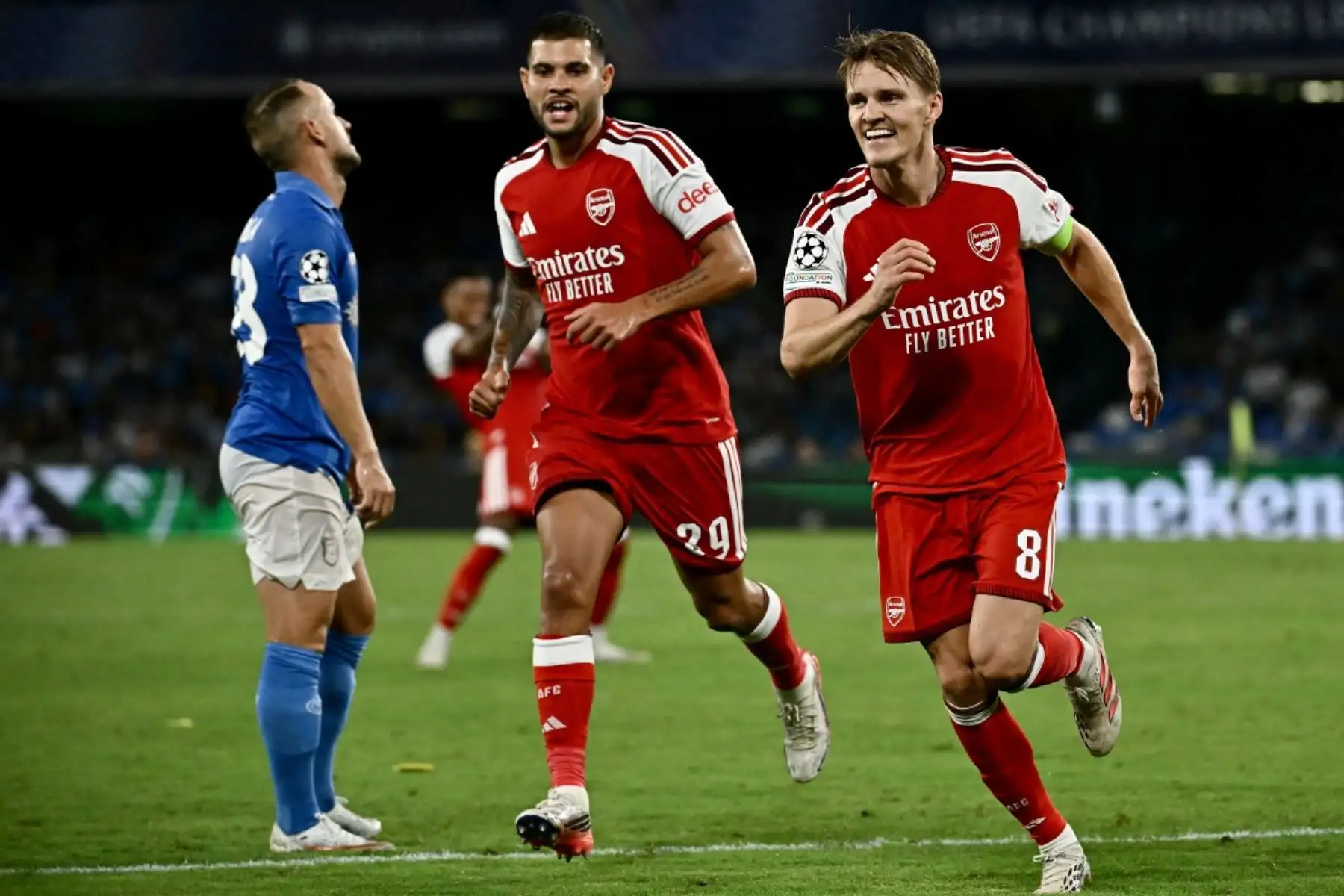 Arsenal venció 1-0 a Napoli en la Liga de Campeones de la UEFA, en un partido que se definió con gol de Martin Odegaard a los 75 minutos. Foto: ANDINA/AFP.