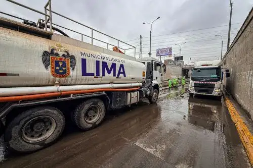 Villa María del Triunfo: realizan labores de limpieza tras aniego en bypass de Nueva Esperanza