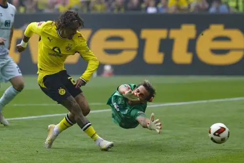Borussia Dortmund derrota 3 a 0 al SC Paderborn 07 por partido de la Bundesliga