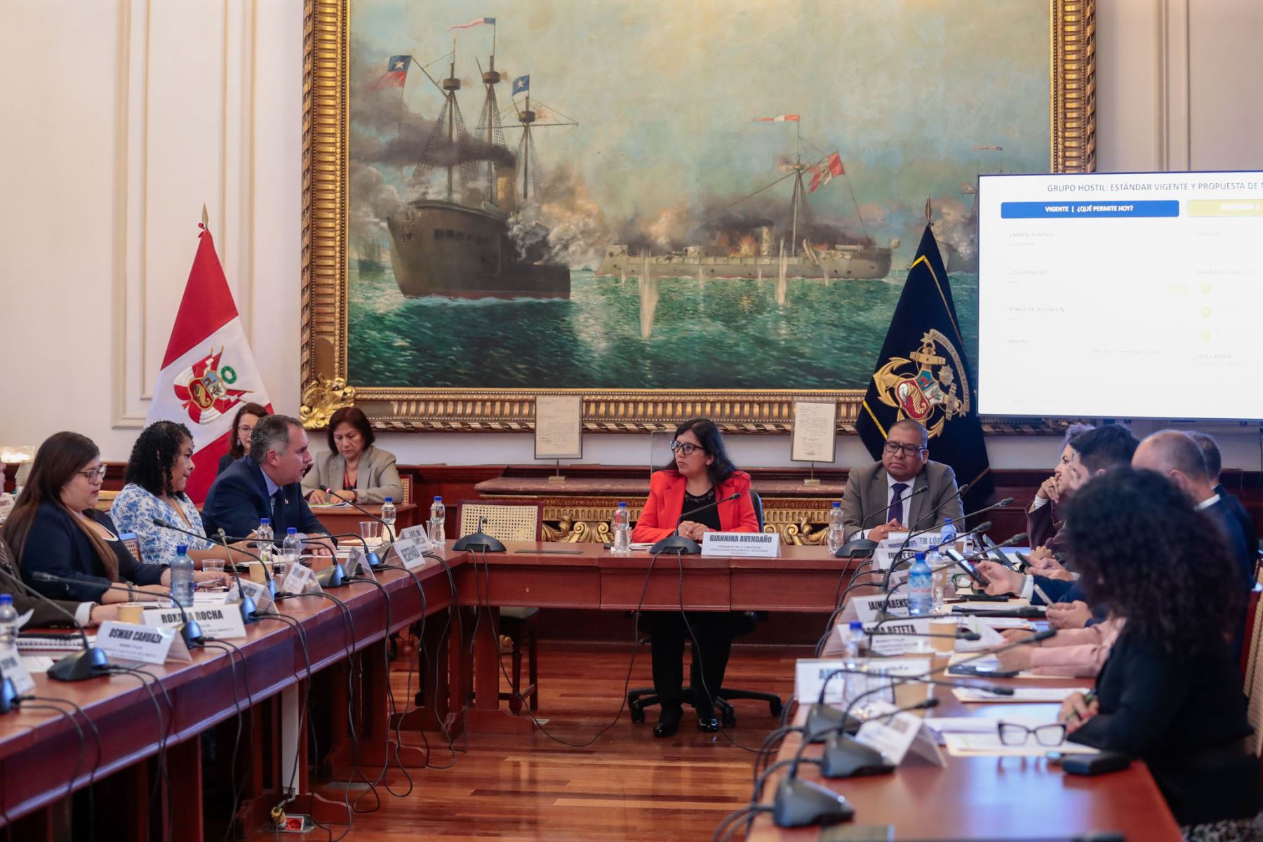 El ministro de Defensa, Rafael Belaúnde, sustentó ante la Comisión de Constitución de la Cámara de Diputados el pedido de facultades legislativas para el Poder Ejecutivo, durante una sesión en el Congreso de la República. Foto: ANDINA/Daniel Bracamonte.