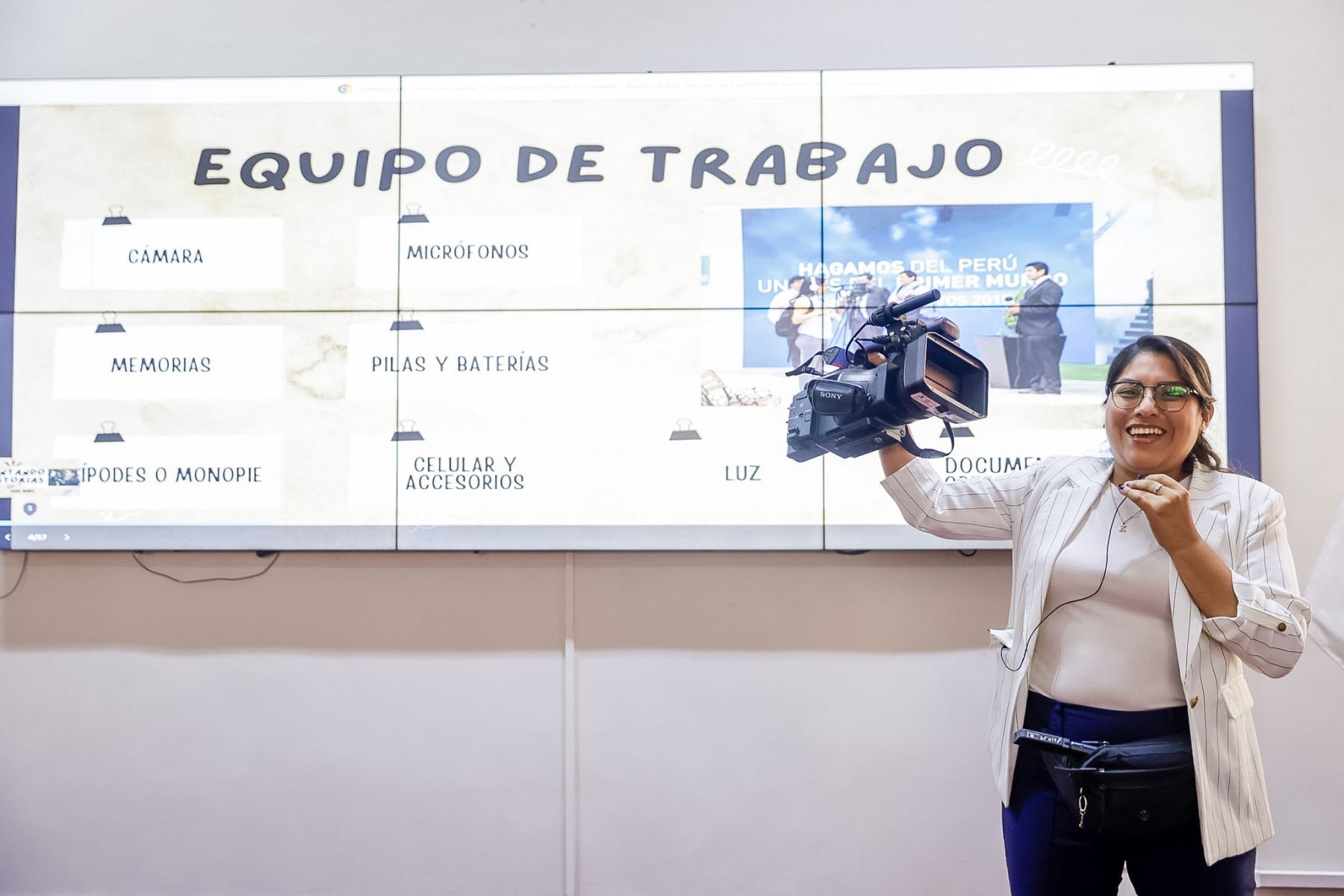 Estudiantes de la Escuela Profesional de Ciencias de la Comunicación de la Universidad Autónoma del Perú visitaron la sede de la Agencia Andina y el Diario Oficial El Peruano, como parte de la iniciativa Vive Andina, que acerca a los futuros comunicadores al trabajo periodístico en medios públicos. Foto: ANDINA/Luis Iparraguirre.