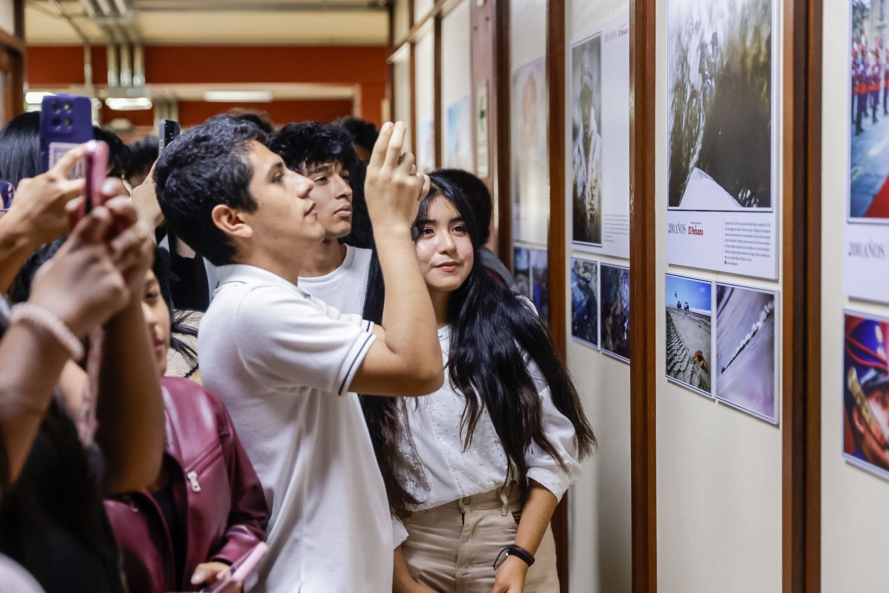 Estudiantes de la Escuela Profesional de Ciencias de la Comunicación de la Universidad Autónoma del Perú visitaron la sede de la Agencia Andina y el Diario Oficial El Peruano, como parte de la iniciativa Vive Andina, que acerca a los futuros comunicadores al trabajo periodístico en medios públicos. Foto: ANDINA/Luis Iparraguirre.
