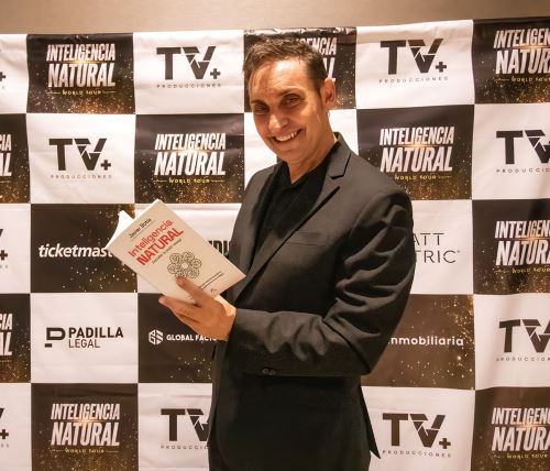 Javier Botía sorprende en Lima.