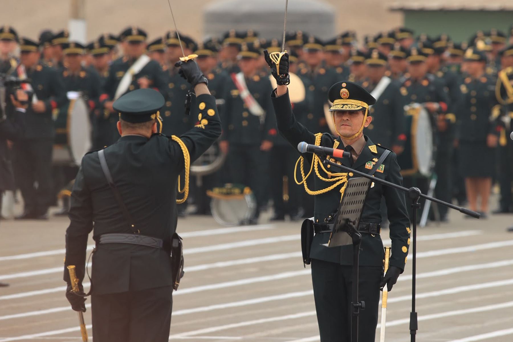 La presidenta de la república, Keiko Fujimori, participa en la ceremonia de relevo de cargo y reconocimiento del nuevo comandante general de la Policía Nacional del Perú (PNP), Fredy López Mendoza. Foto: ANDINA/ Braian Reyna
