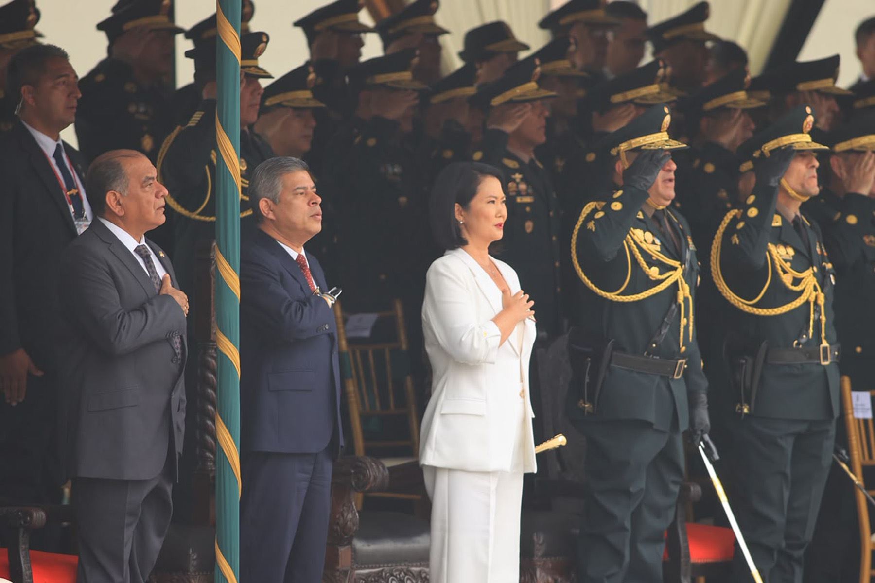 La presidenta de la república, Keiko Fujimori, participa en la ceremonia de relevo de cargo y reconocimiento del nuevo comandante general de la Policía Nacional del Perú (PNP), Fredy López Mendoza. Foto: ANDINA/ Braian Reyna